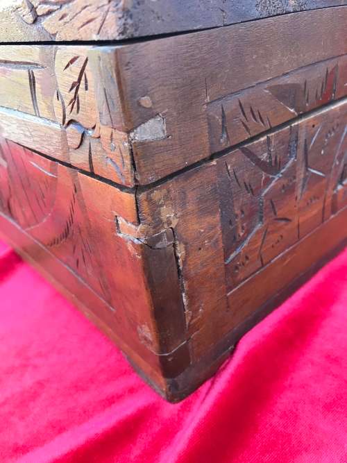 CHINESE CARVED WOODEN BOX