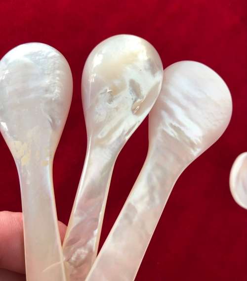 BEAUTIFUL MOTHER OF PEARL CAVIAR SPOONS set of 6