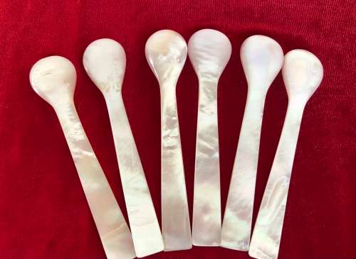 BEAUTIFUL MOTHER OF PEARL CAVIAR SPOONS set of 6