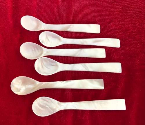 BEAUTIFUL MOTHER OF PEARL CAVIAR SPOONS set of 6