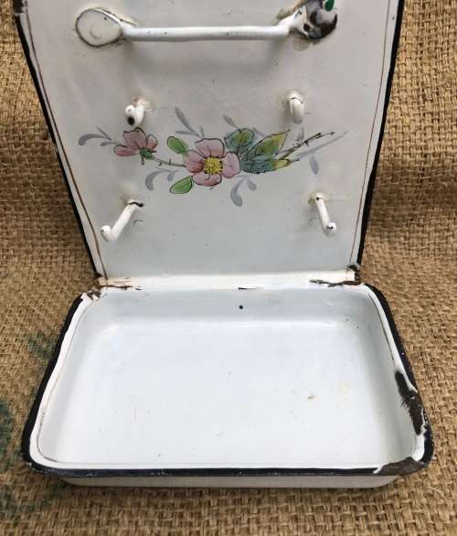 VINTAGE ENAMEL SOAP DISH