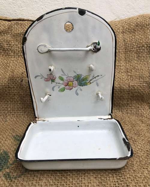 VINTAGE ENAMEL SOAP DISH