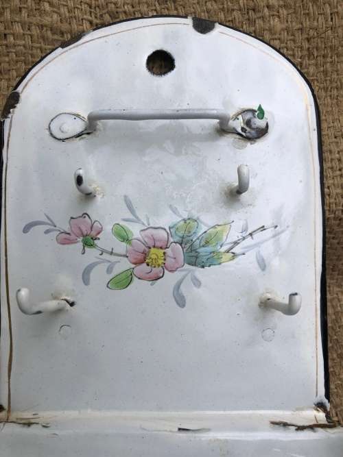 VINTAGE ENAMEL SOAP DISH