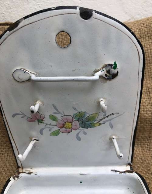 VINTAGE ENAMEL SOAP DISH