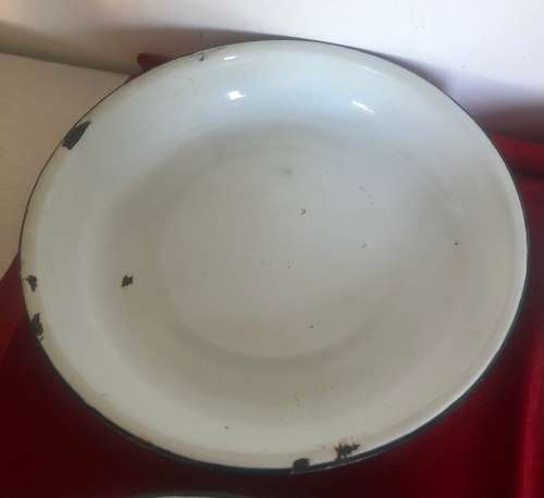 ENAMEL PLATES / BOWLS