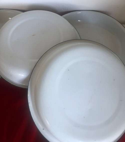ENAMEL PLATES / BOWLS
