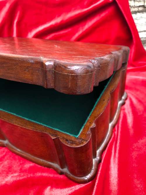 VINTAGE WOODEN JEWELLERY BOX