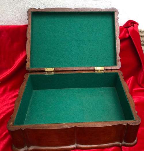 VINTAGE WOODEN JEWELLERY BOX