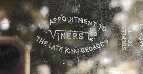 HALLMARKED SILVER HANDLED PIE LIFTER