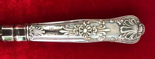 HALLMARKED SILVER HANDLED PIE LIFTER