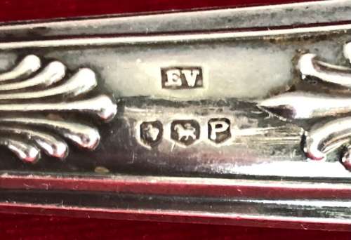 HALLMARKED SILVER HANDLED PIE LIFTER