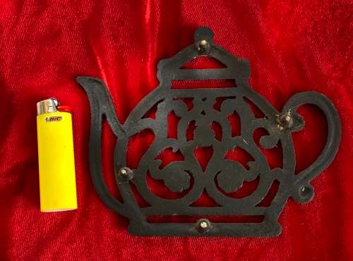 VINTAGE METAL TRIVET