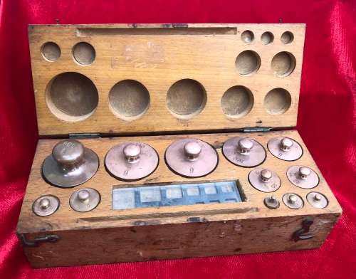 CASED BRASS APOTHECARY WEIGHTS