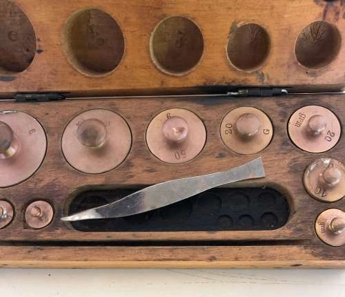 VINTAGE BRASS WEIGHTS SET