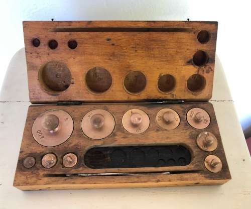 VINTAGE BRASS WEIGHTS SET