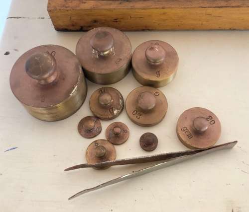 VINTAGE BRASS WEIGHTS SET