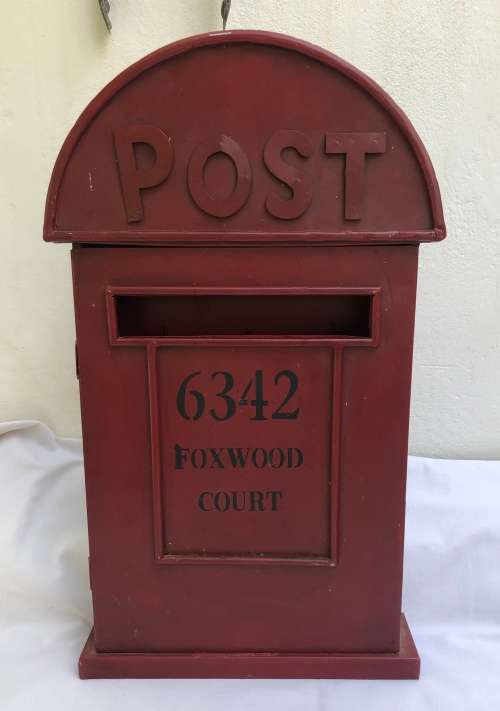 VINTAGE LOOKING POST BOX KEY CUPBOARD