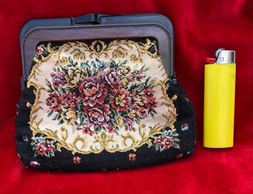 VINTAGE EMBROIDERED FINISH PURSE