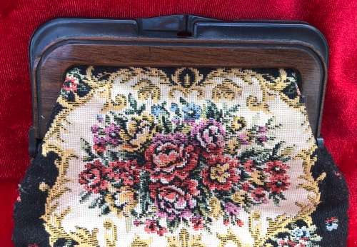 VINTAGE EMBROIDERED FINISH PURSE