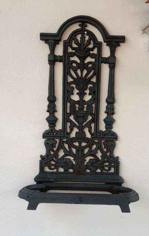 VINTAGE WROUGHT IRON STAND