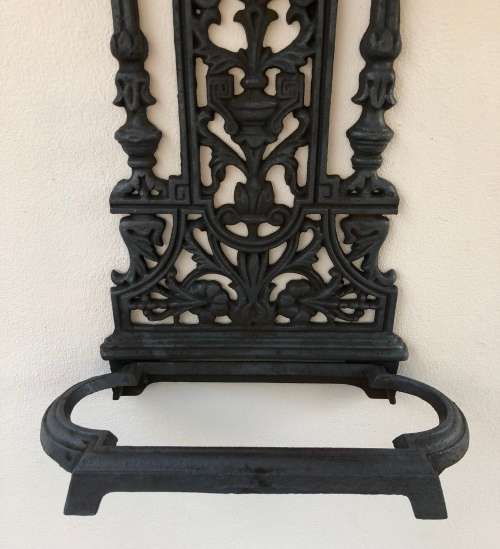 VINTAGE WROUGHT IRON STAND