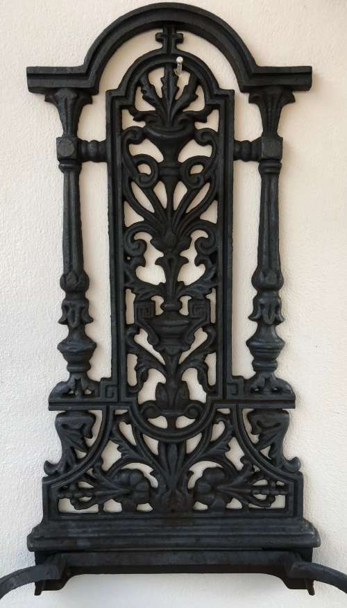 VINTAGE WROUGHT IRON STAND