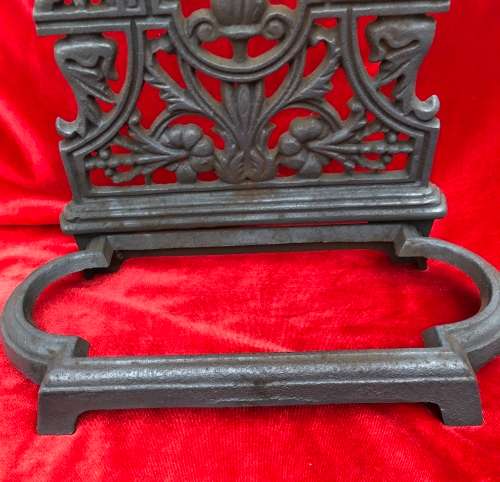 VINTAGE WROUGHT IRON STAND