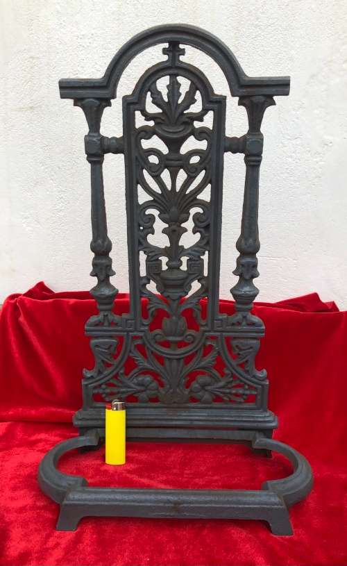 VINTAGE WROUGHT IRON STAND