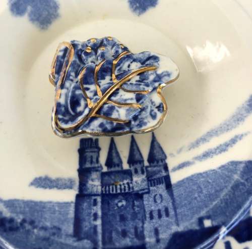 BURLEIGH WARE LIDDED SERVING DISH - Blue & white Balmoral Castle