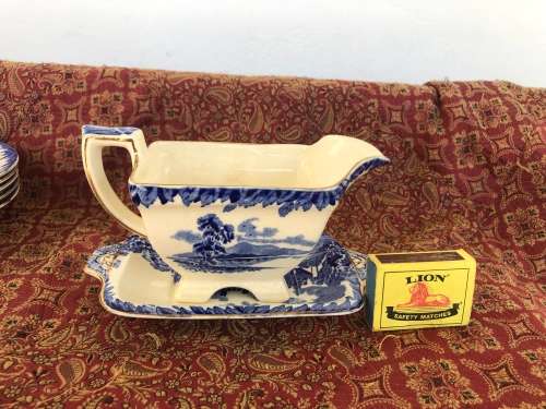 BLUE & WHITE SAUCE / GRAVY BOAT