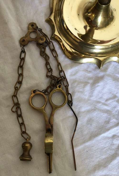 ANTIQUE BRASS LAMP WITH SNUFFER