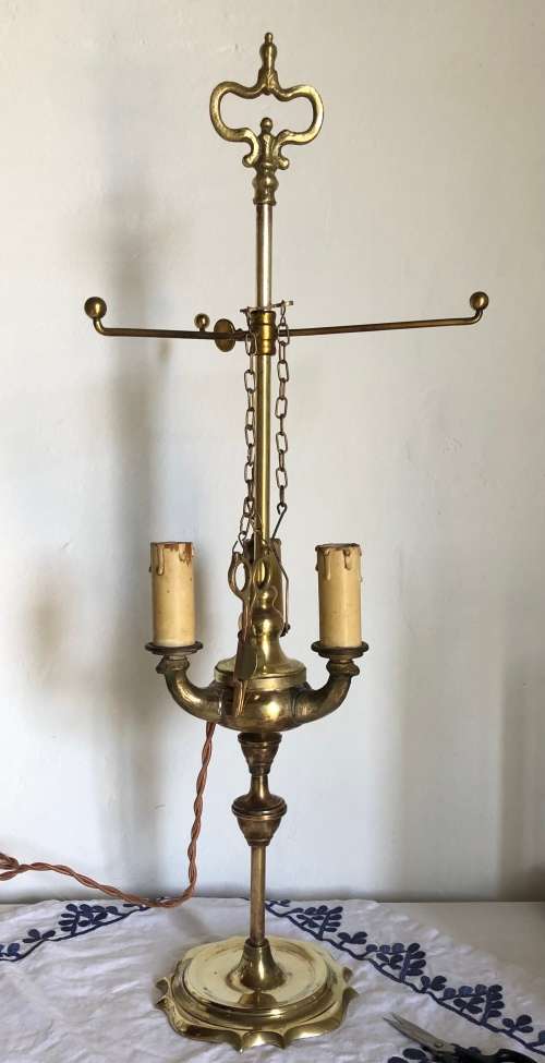 ANTIQUE BRASS LAMP WITH SNUFFER