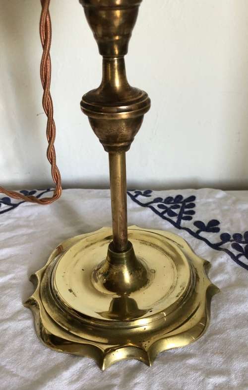 ANTIQUE BRASS LAMP WITH SNUFFER