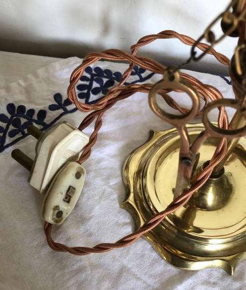 ANTIQUE BRASS LAMP WITH SNUFFER