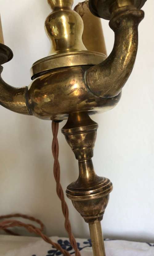 ANTIQUE BRASS LAMP WITH SNUFFER