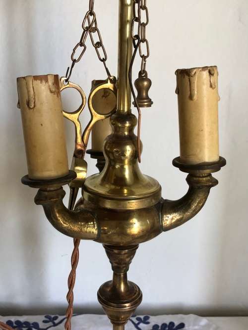 ANTIQUE BRASS LAMP WITH SNUFFER