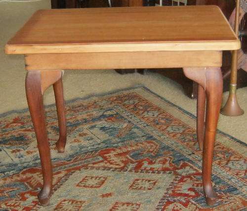 SIDE TABLE WITH YELLOW WOOD TOP
