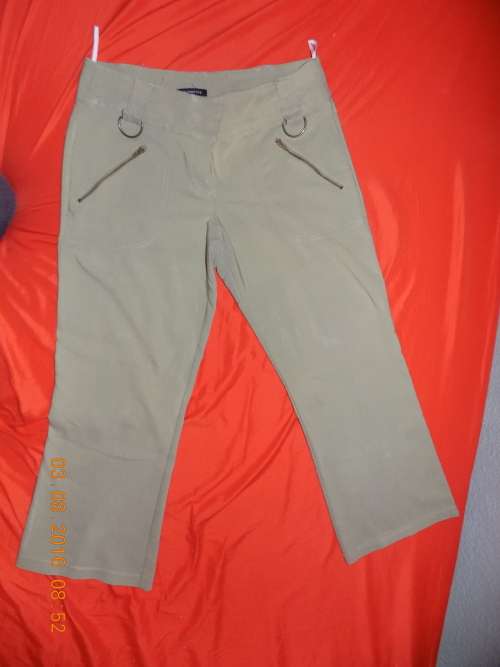 3/4 KHAKI CAPRI PANTS - TRUWORTHS SIZE 34