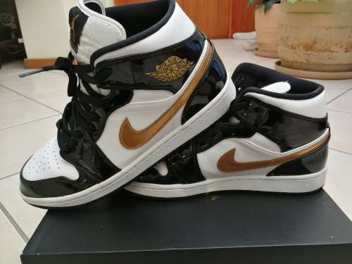 Nike Air Jordan 1 Mid Patent Black/White/Gold