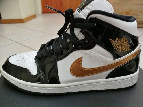 Nike Air Jordan 1 Mid Patent Black/White/Gold
