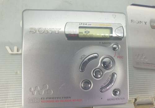 Sony MZ-R501 Silver Recordable MiniDisc Walkman****VERY RARE ***