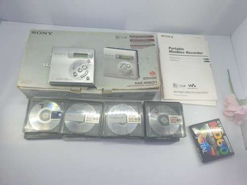 Sony MZ-R501 Silver Recordable MiniDisc Walkman****VERY RARE ***