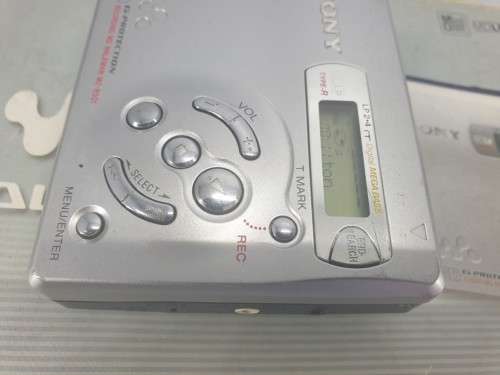 Sony MZ-R501 Silver Recordable MiniDisc Walkman****VERY RARE ***