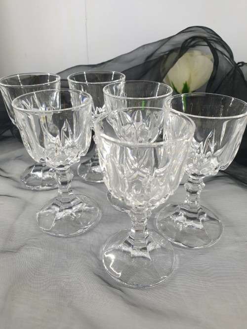 Set of SIX stunning crystal glasses