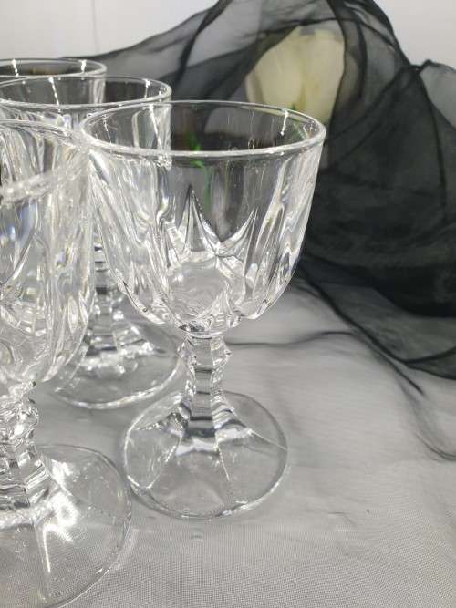 Set of SIX stunning crystal glasses