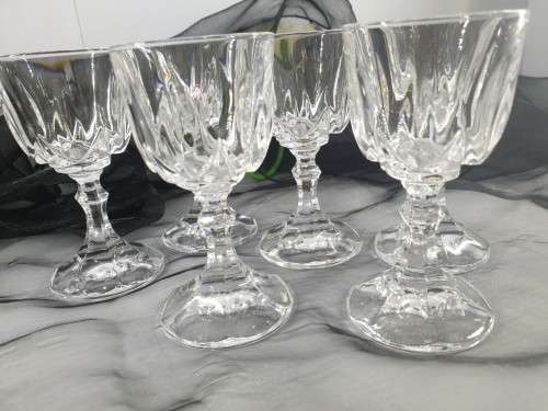 Set of SIX stunning crystal glasses