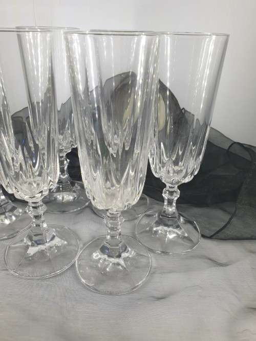 Set of SIX stunning crystal Long stem glasses