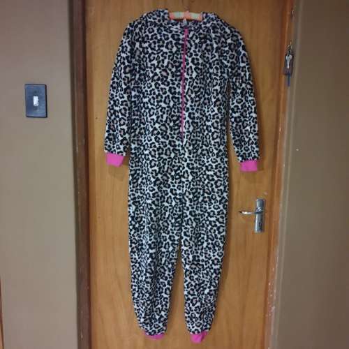 AS NEW!! Cute animal-printed Onesie Size M