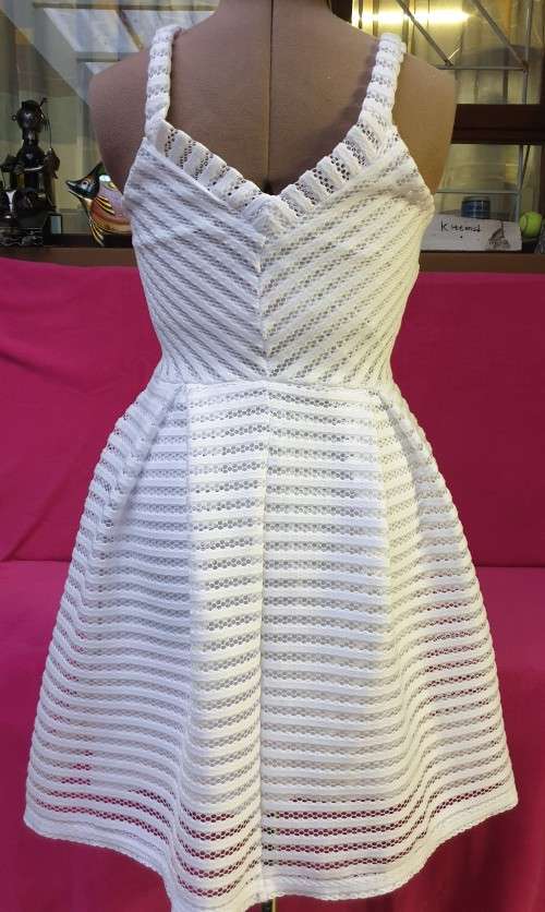 BRAND NEW!! Pretty White Ladies Dress Size 10 / Medium