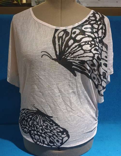 AS NEW!! Ladies Baby-pink Blouse With Butterfly Print Size Medium